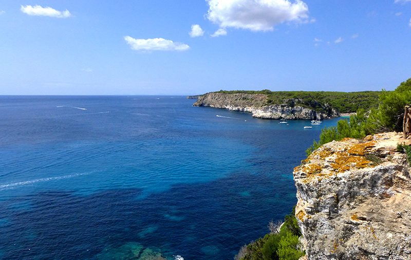 Menorca promueve entre la regulación del turismo activo entre sus empresas